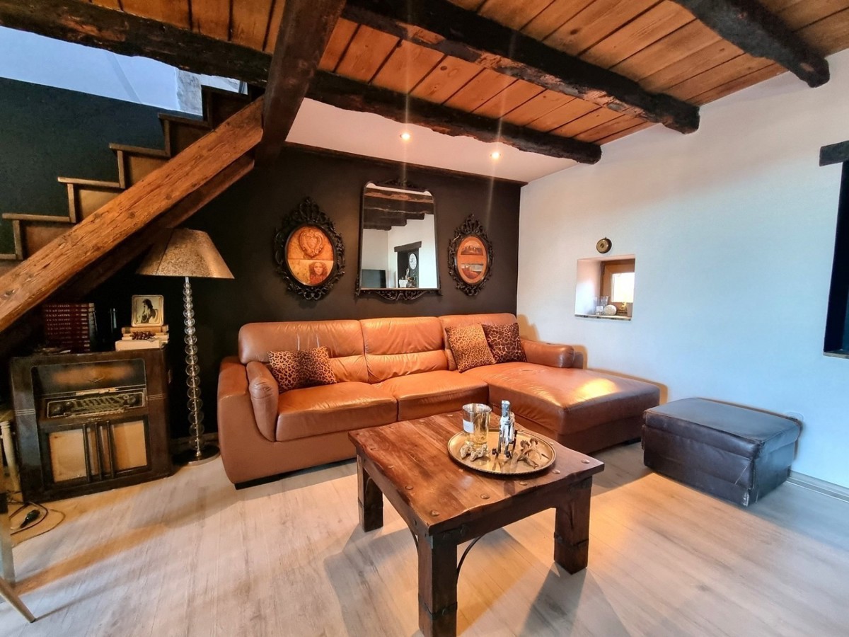 Parenzo, casa in pietra a schiera