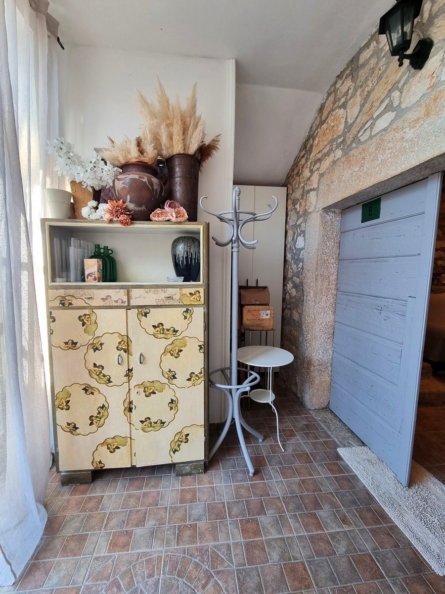 Parenzo, casa in pietra a schiera