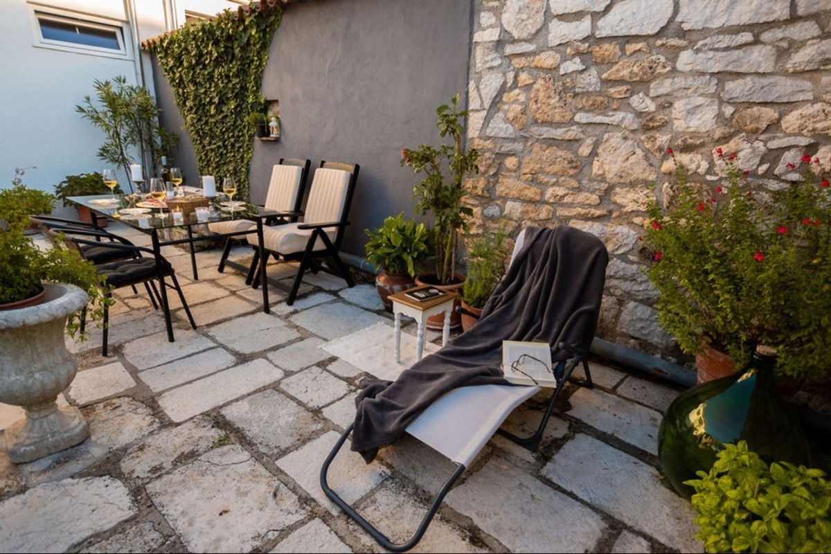 Parenzo, casa in pietra a schiera
