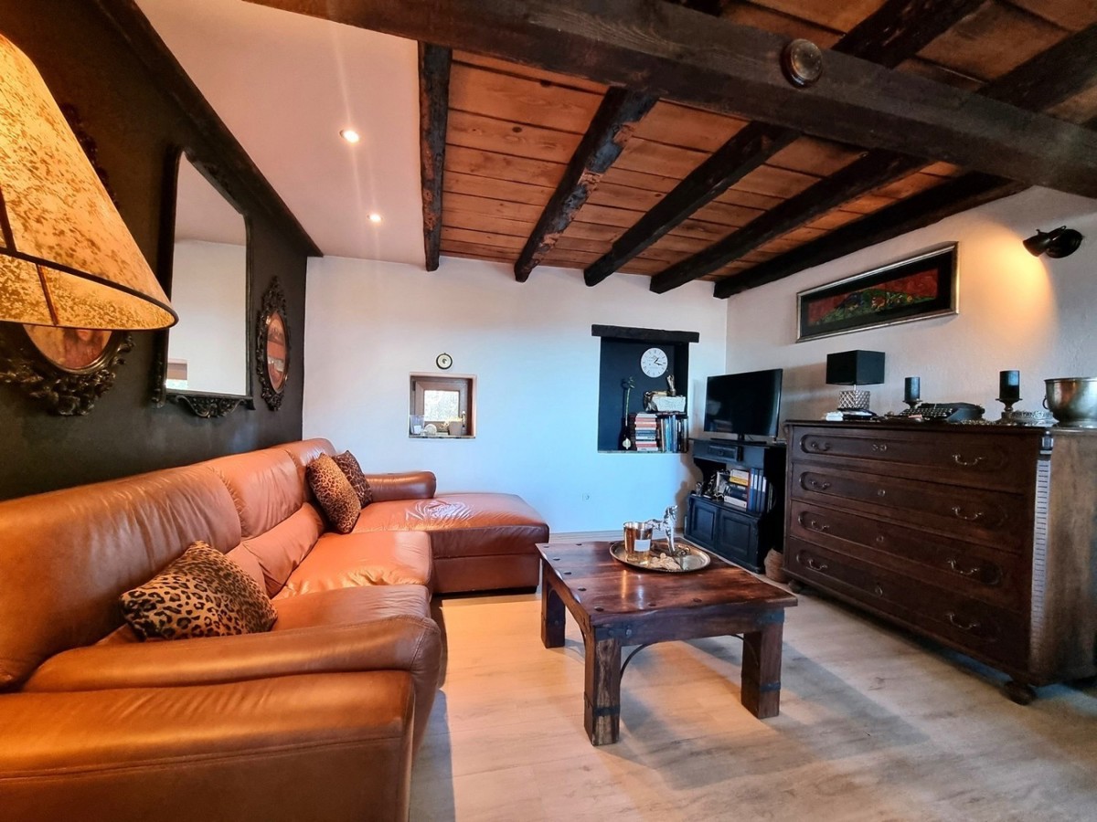 Parenzo, casa in pietra a schiera