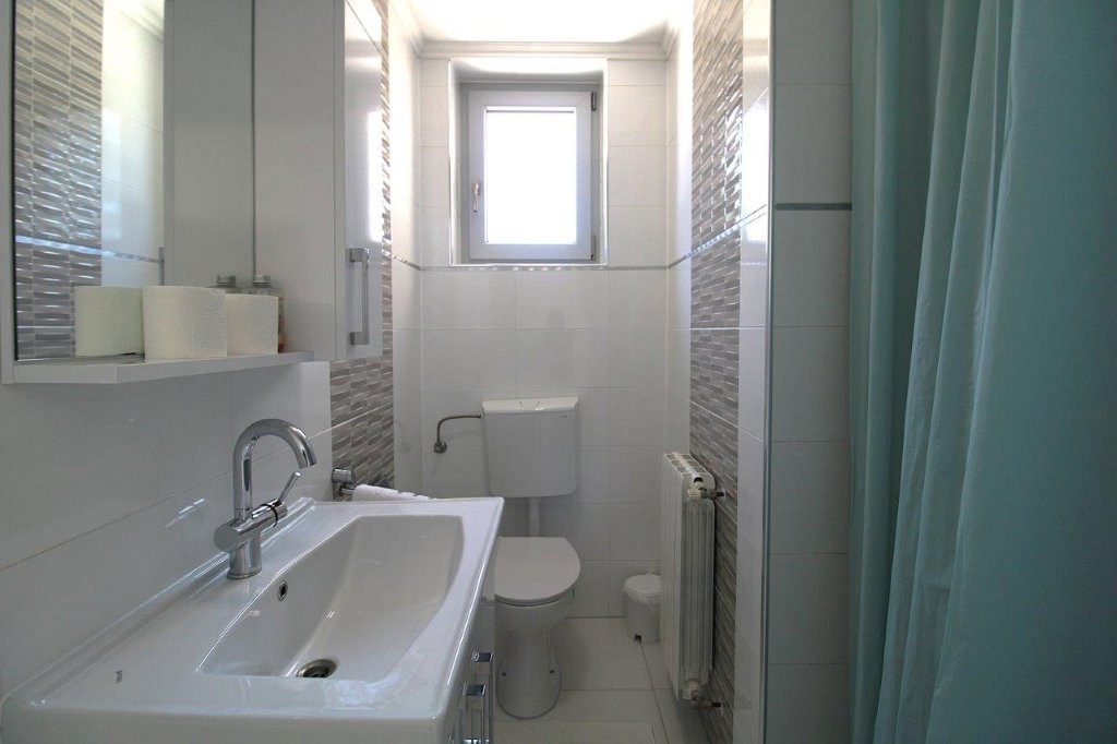 Vendesi – Casa singola mediterranea con piscina e cucina estiva, vicino a Parenzo