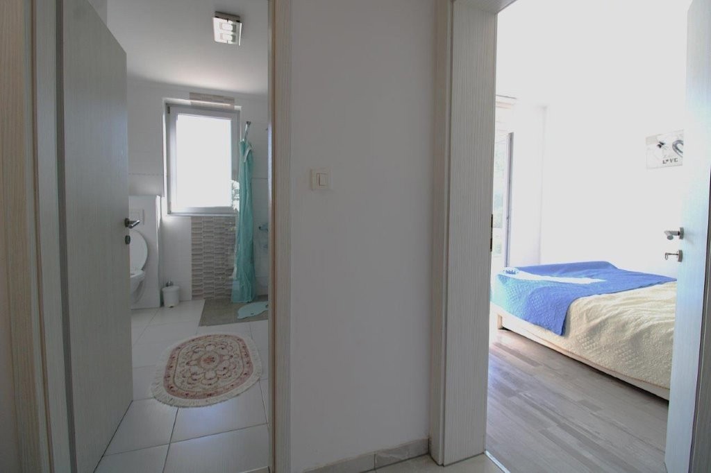 Vendesi – Casa singola mediterranea con piscina e cucina estiva, vicino a Parenzo