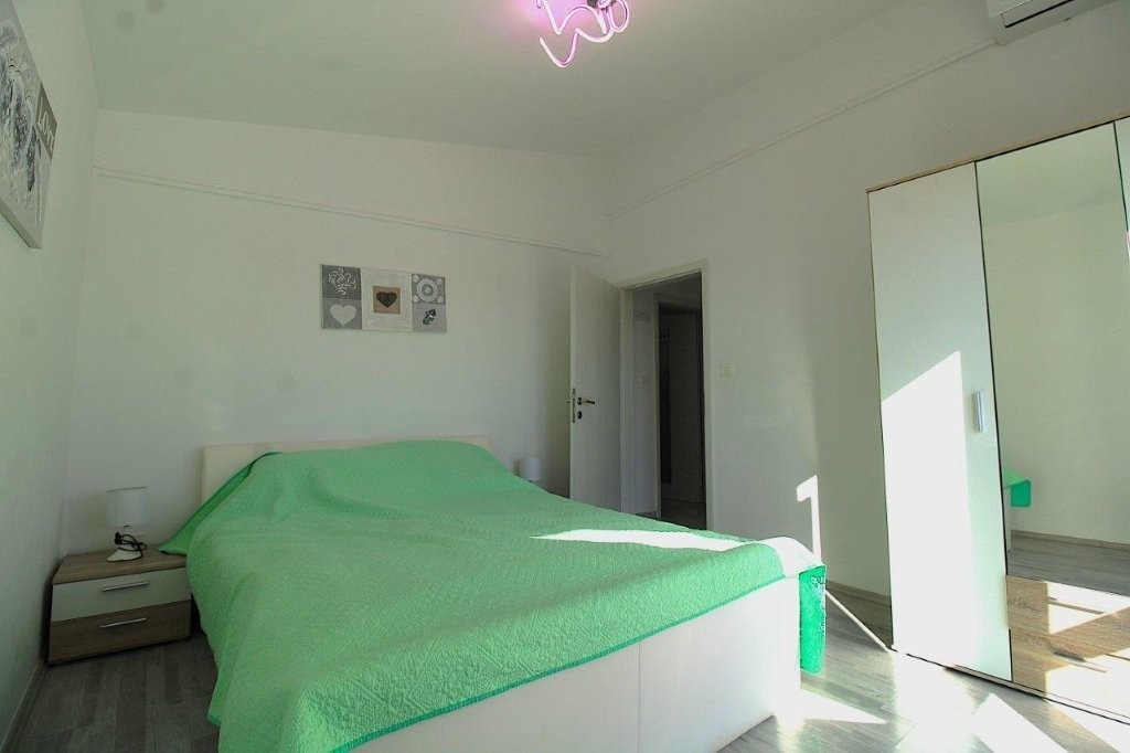 Vendesi – Casa singola mediterranea con piscina e cucina estiva, vicino a Parenzo