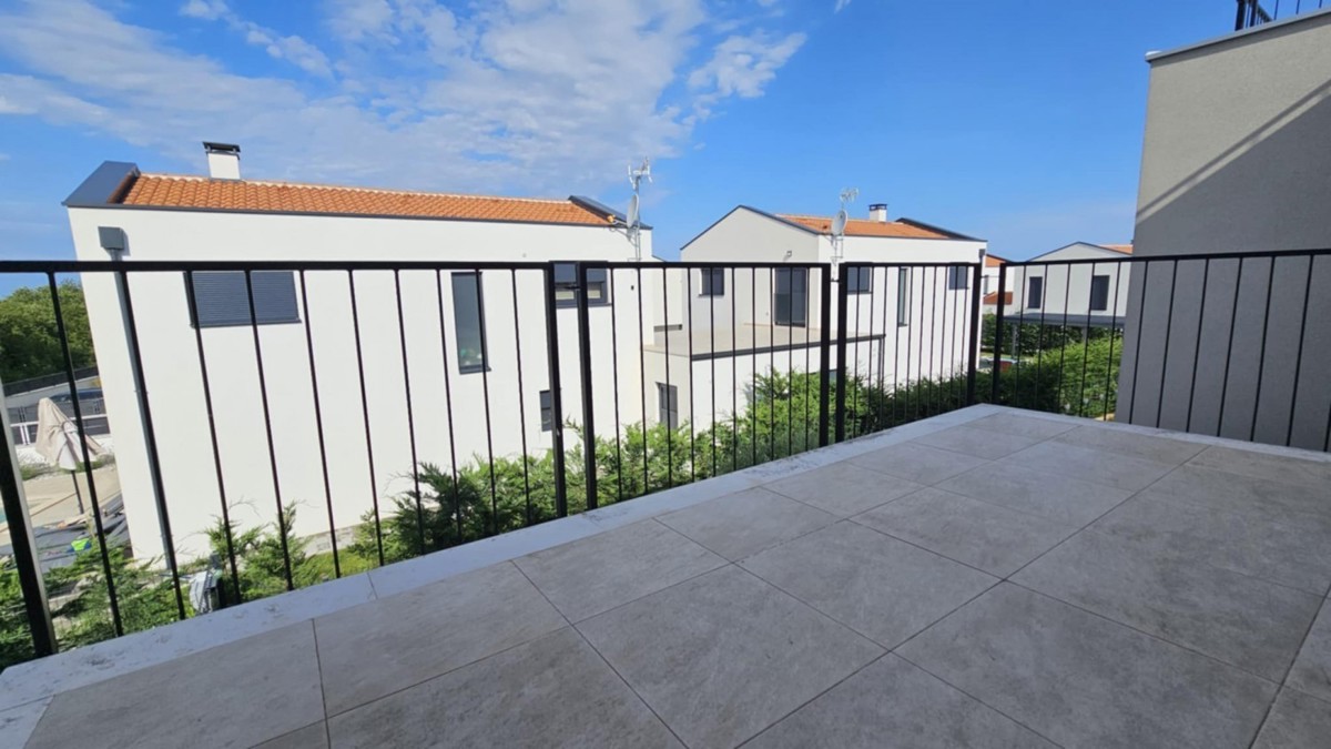 Appartamento in vendita vicino a Parenzo – vista mare e terrazza  panoramica
