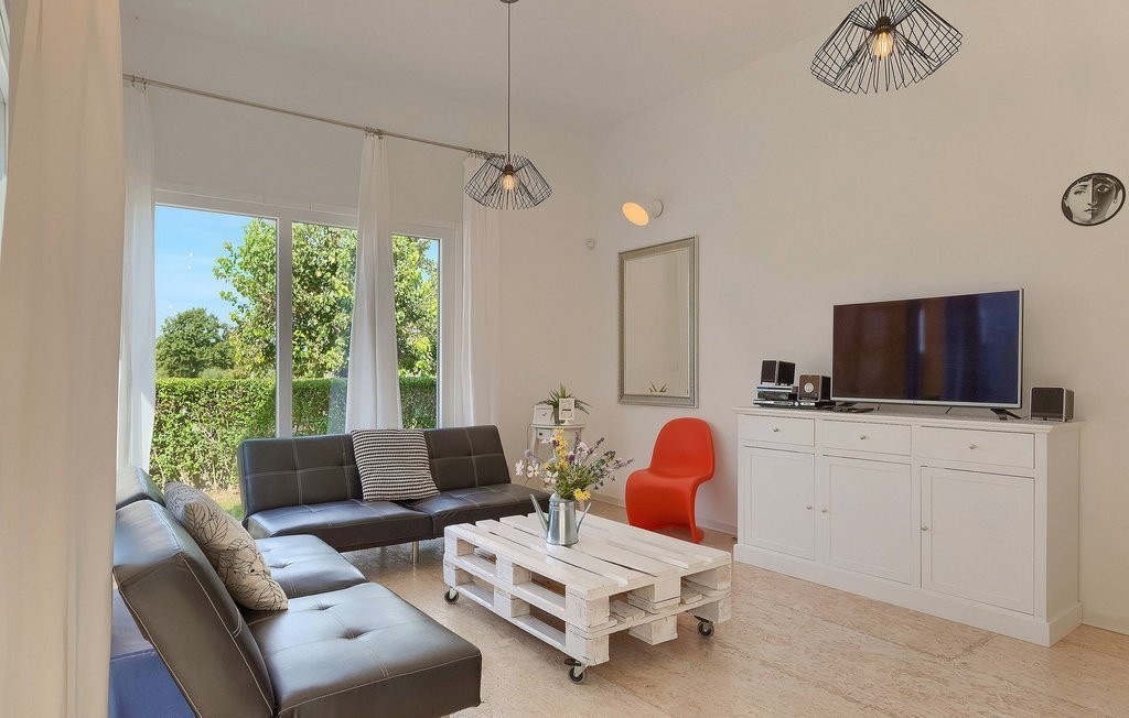 In vendita: casa  con piscina vicino a Parenzo – 120 m², arredata, affitto avviato