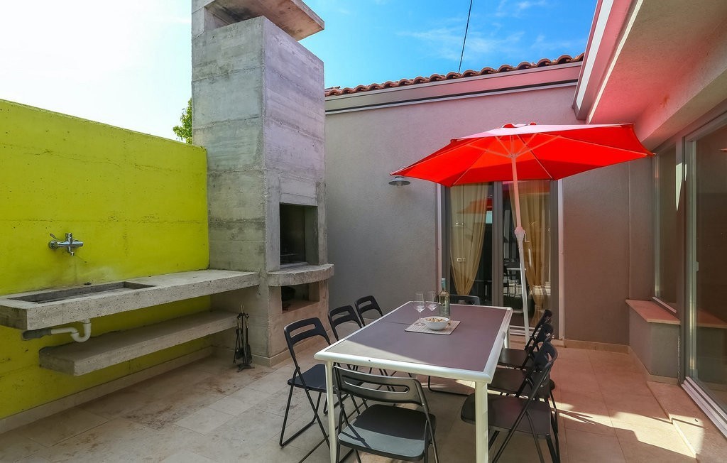 In vendita: casa  con piscina vicino a Parenzo – 120 m², arredata, affitto avviato