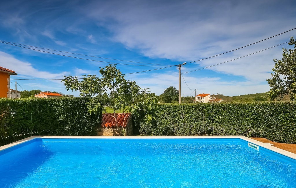 In vendita: casa  con piscina vicino a Parenzo – 120 m², arredata, affitto avviato