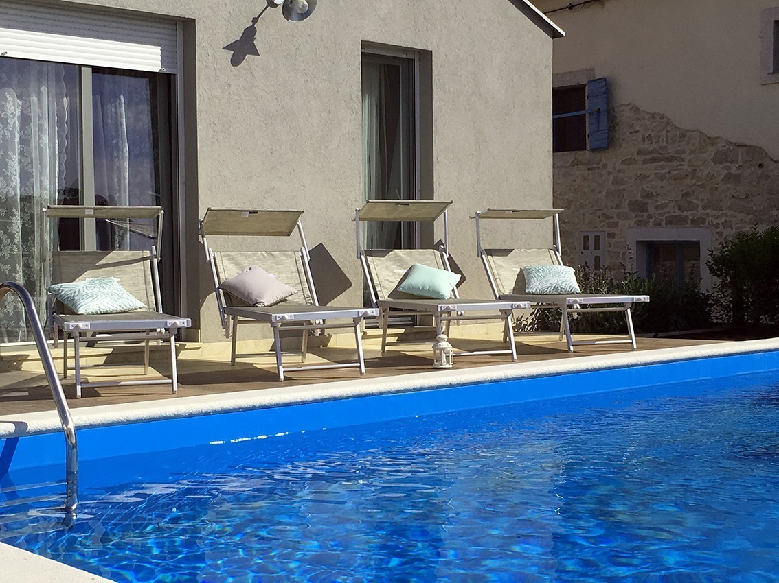 In vendita: casa  con piscina vicino a Parenzo – 120 m², arredata, affitto avviato