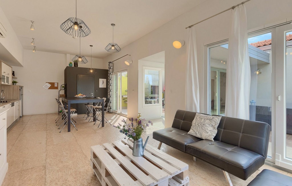 In vendita: casa  con piscina vicino a Parenzo – 120 m², arredata, affitto avviato