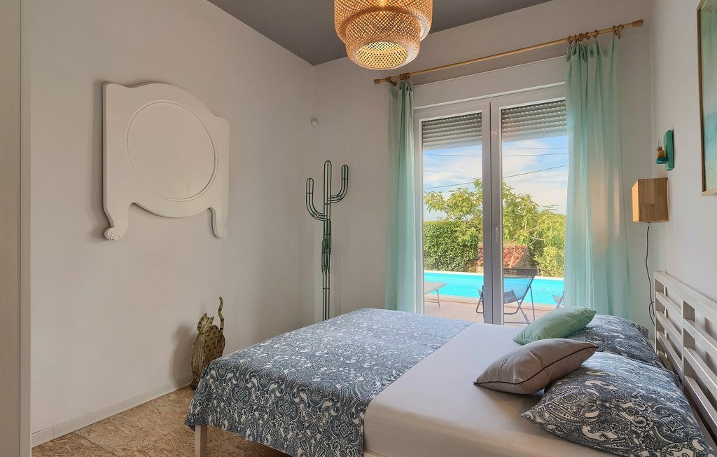 In vendita: casa  con piscina vicino a Parenzo – 120 m², arredata, affitto avviato