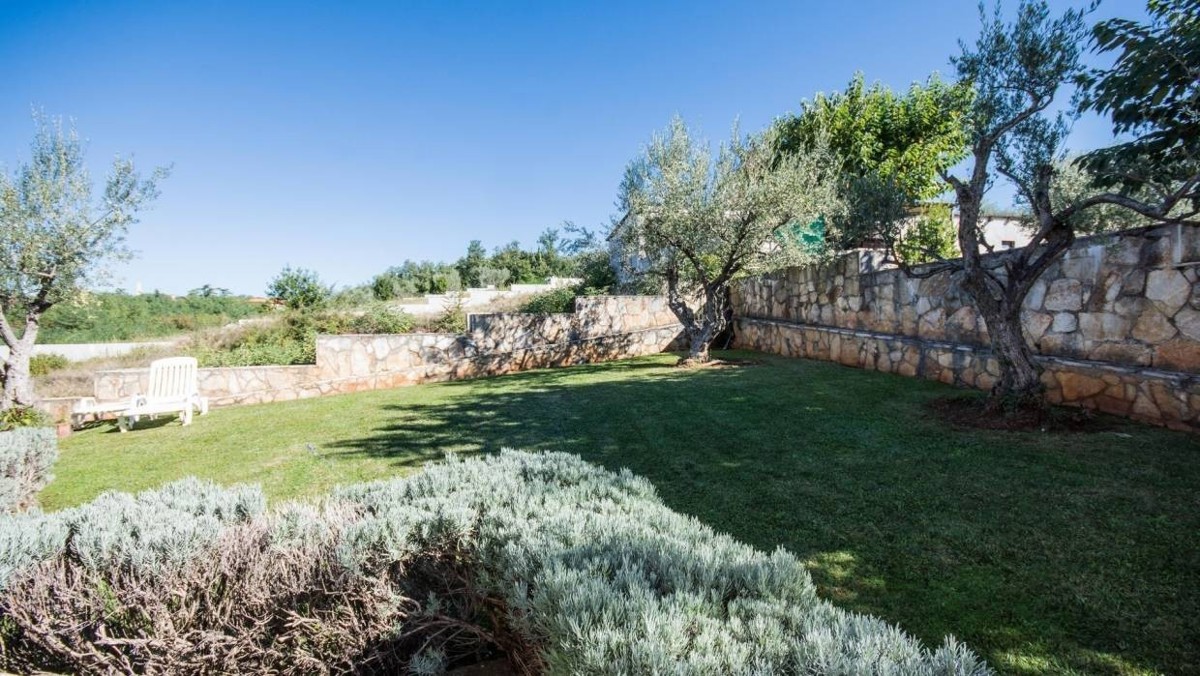 Casa bifamiliare con vista mare – a 10 km da Parenzo – Arredata, 100 m²