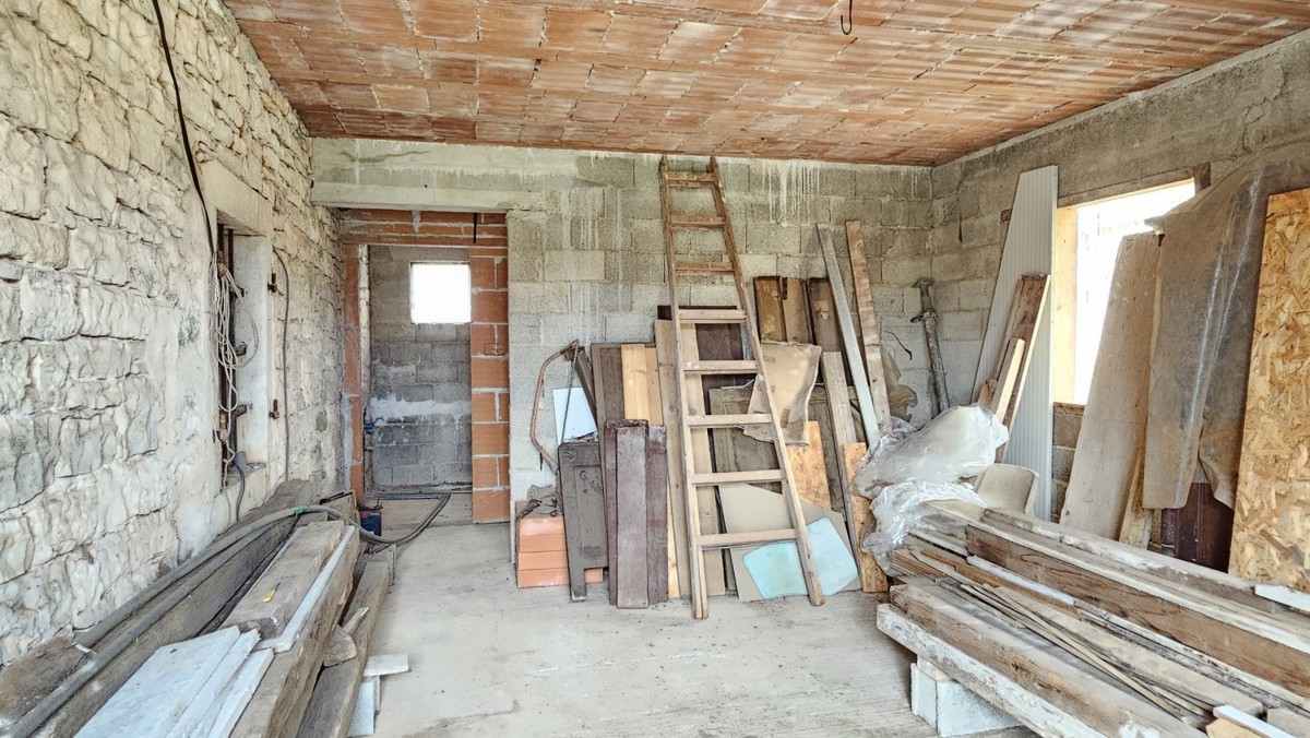 Casa in pietra autentica con 3.400 m² di terreno edificabile – Istria centrale