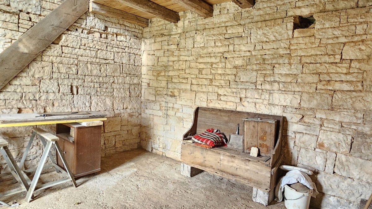 Casa in pietra autentica con 3.400 m² di terreno edificabile – Istria centrale