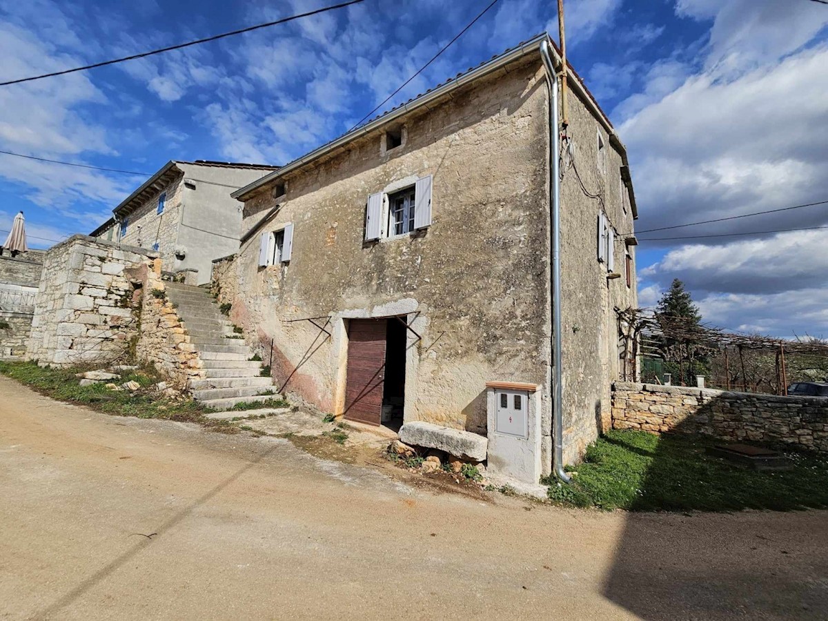 Višnjan, casa in pietra in vendita