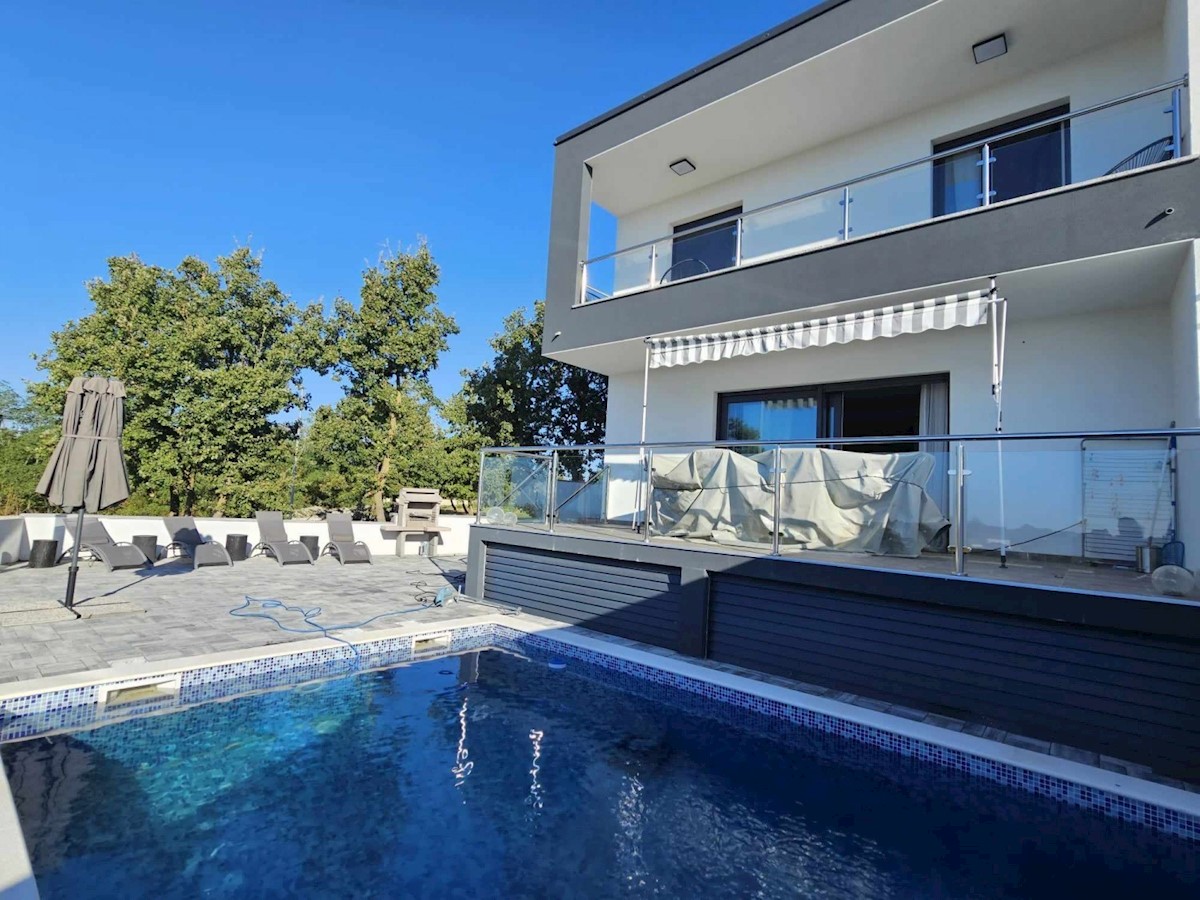 Rovinj, Kanfanar, vendesi villa con vista mare