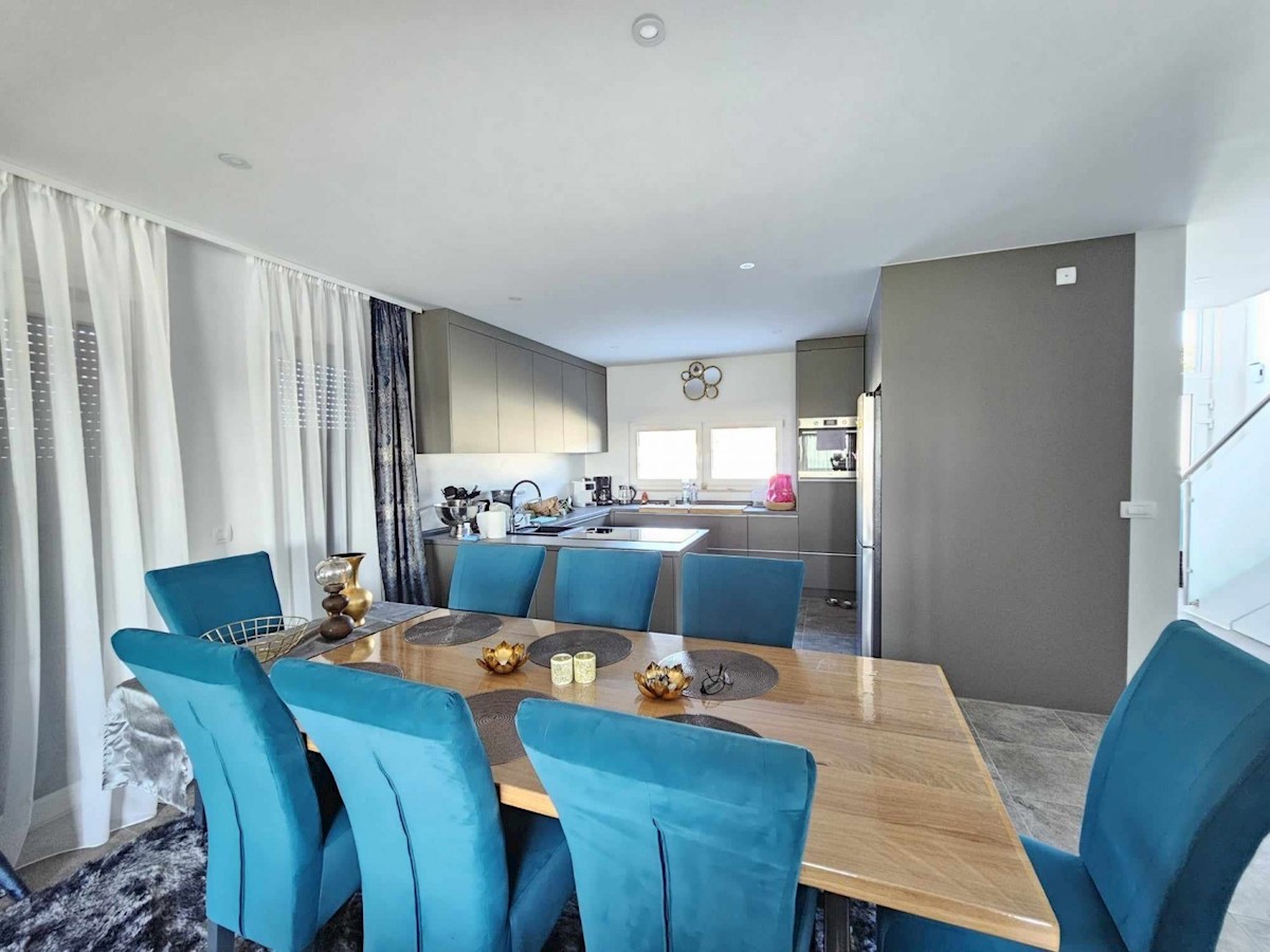 Rovinj, Kanfanar, vendesi villa con vista mare