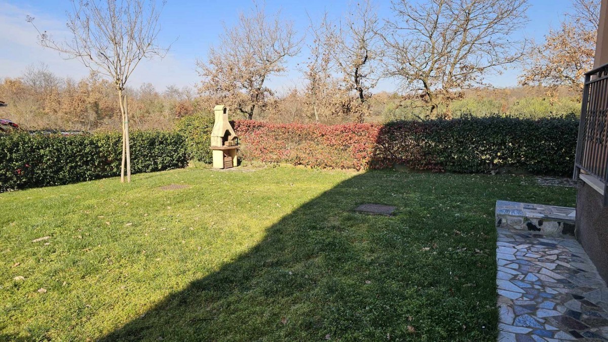 Appartamento 4 km da Parenzo, con giardino