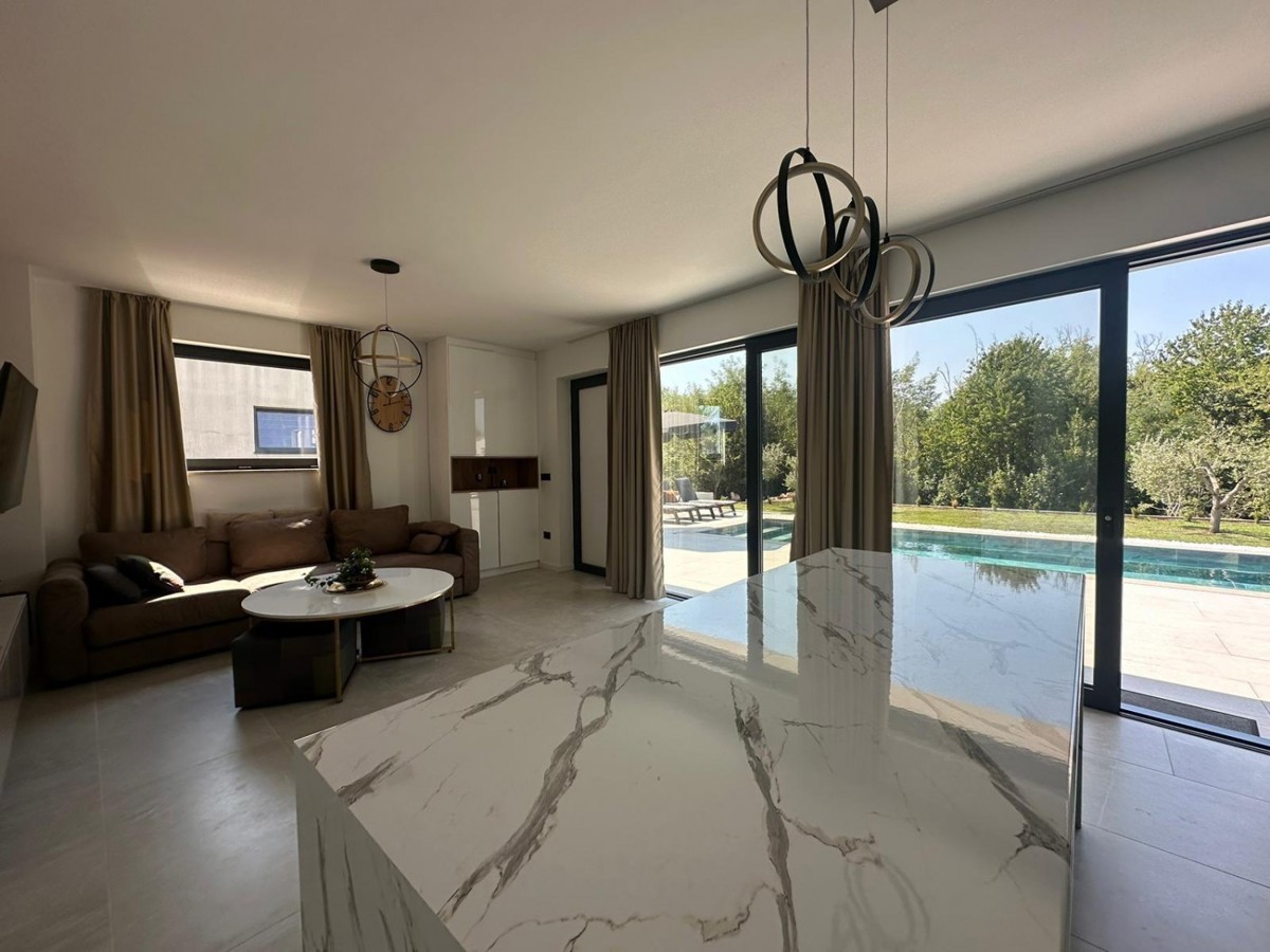 Labin, Istria - bellissima villa a un piano con piscina