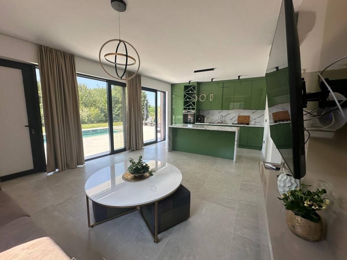 Labin, Istria - bellissima villa a un piano con piscina