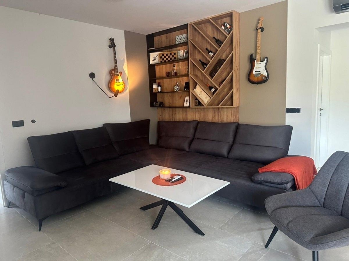 Labin, Istria - bellissima villa a un piano con piscina