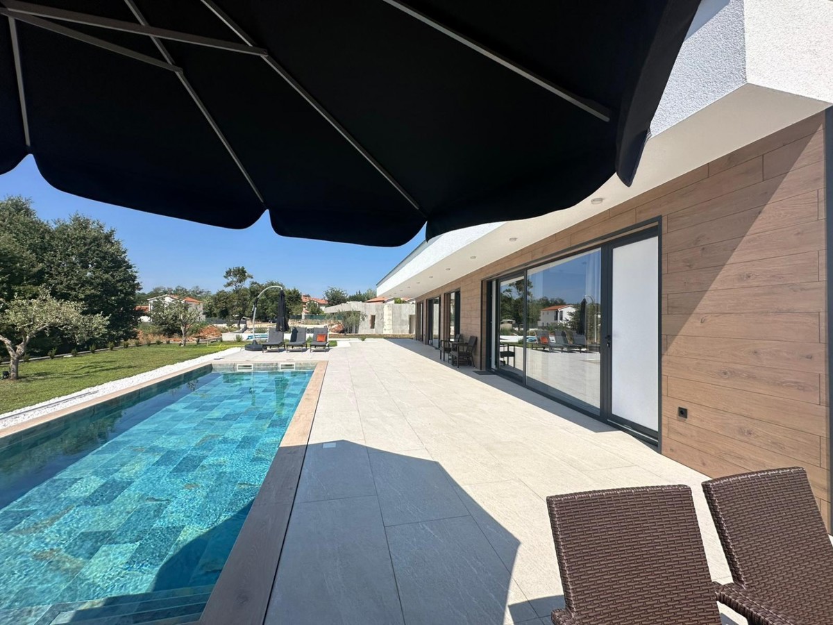 Labin, Istria - bellissima villa a un piano con piscina