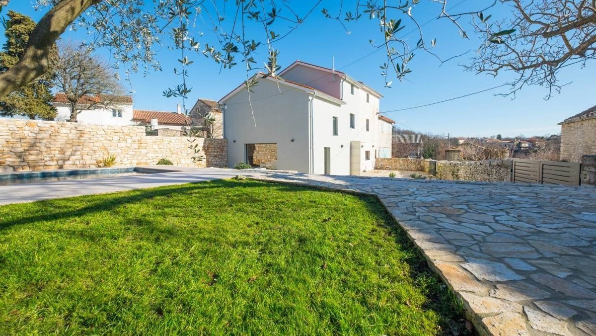 Svetvinčenat- casa in pietra ristrutturata con piscina in Istria centrale