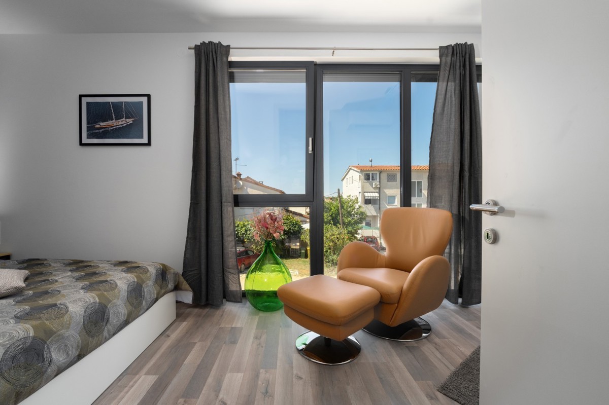 Casa in vendita - vicino a Parenzo, vicino al mare, moderna e abitabile!