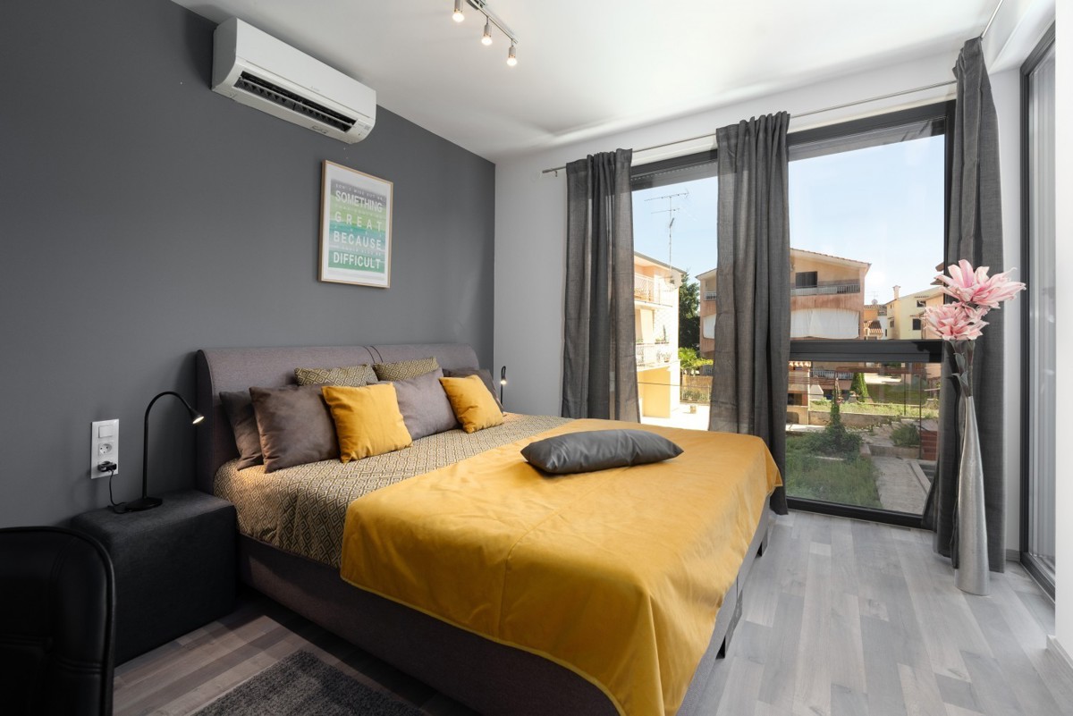 Casa in vendita - vicino a Parenzo, vicino al mare, moderna e abitabile!