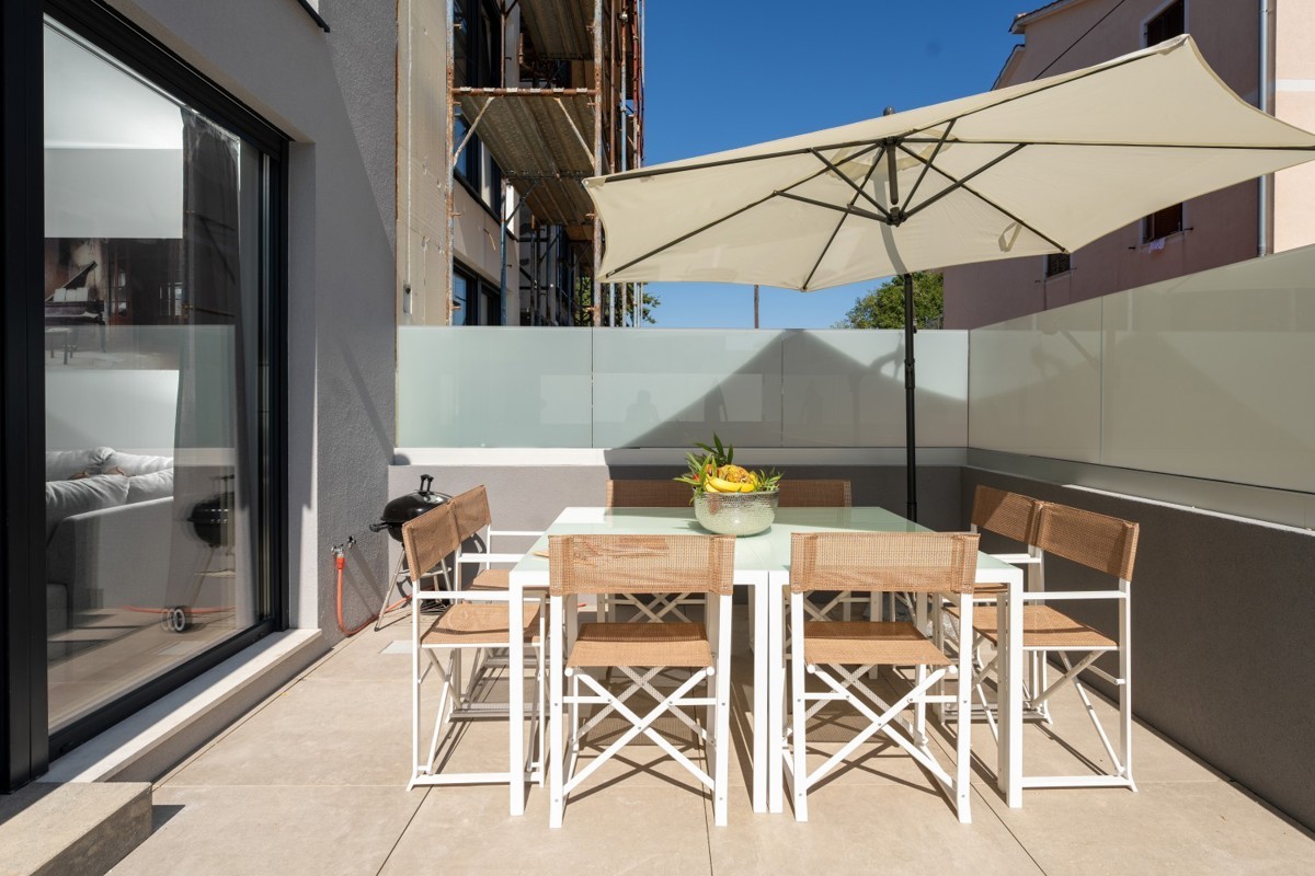 Casa in vendita - vicino a Parenzo, vicino al mare, moderna e abitabile!