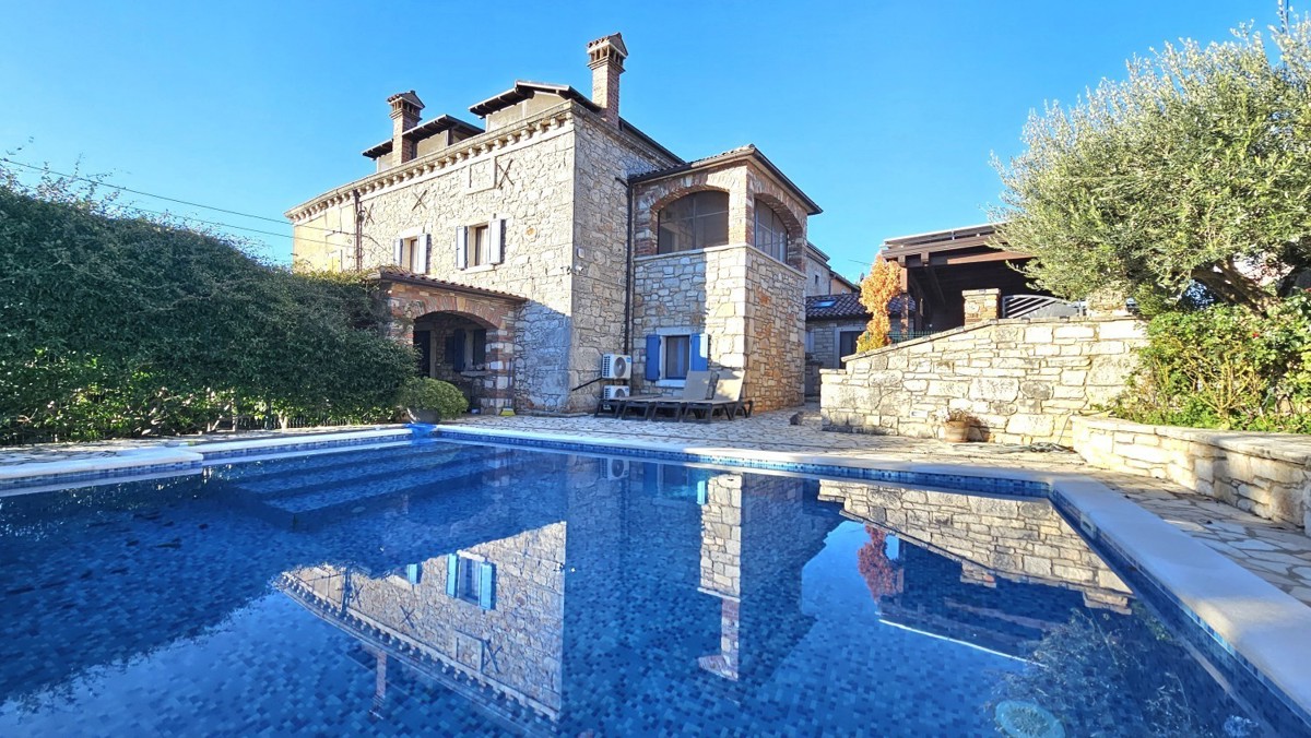 Villa in pietra con piscina e wellness, vicino a Parenzo, vendita