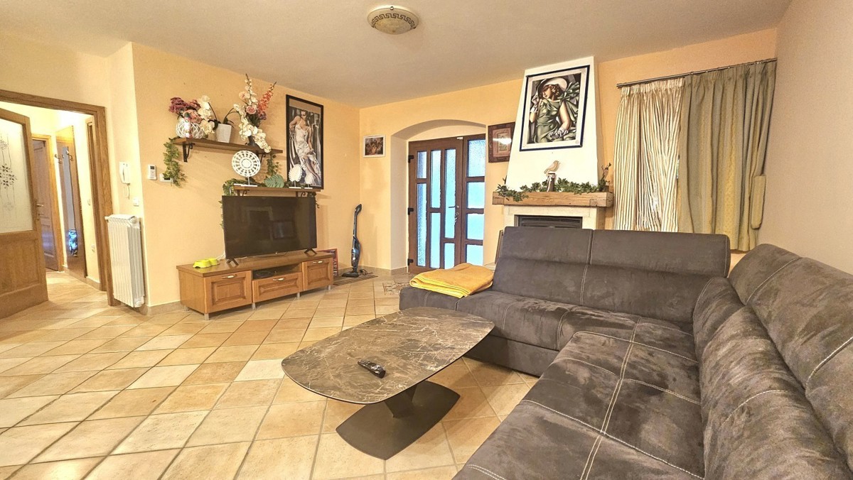 Villa in pietra con piscina e wellness, vicino a Parenzo, vendita