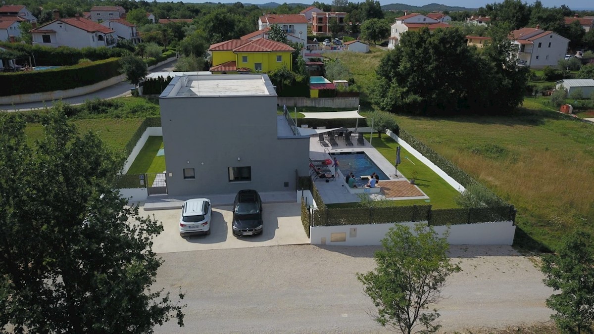 Villa con piscina vicino  a  Parenzo