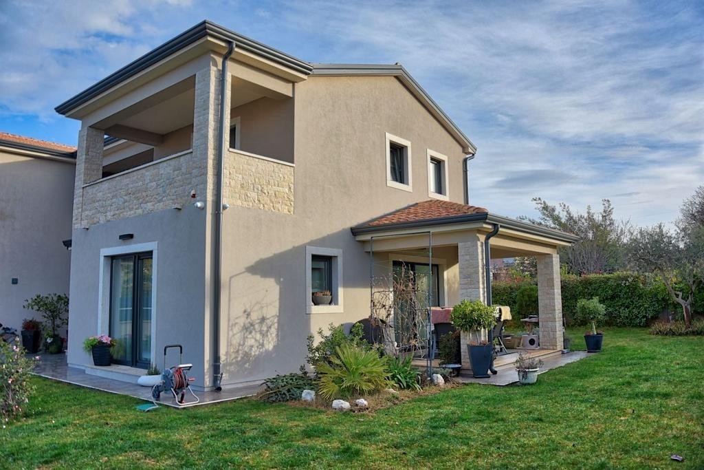 Moderna casa bifamiliare con vista mare in vendita - Parenzo, Istria