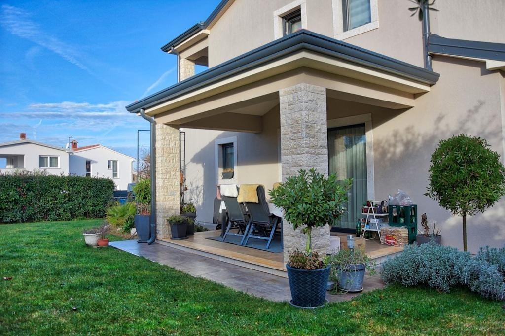 Moderna casa bifamiliare con vista mare in vendita - Parenzo, Istria