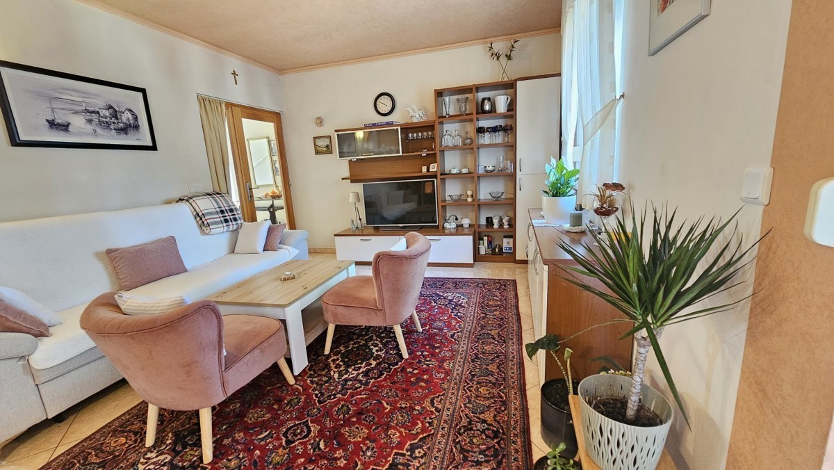 Casa bifamiliare con 2 appartamenti in vendita a Parenzo – 158 m², a 4 km dalla città e dal mare