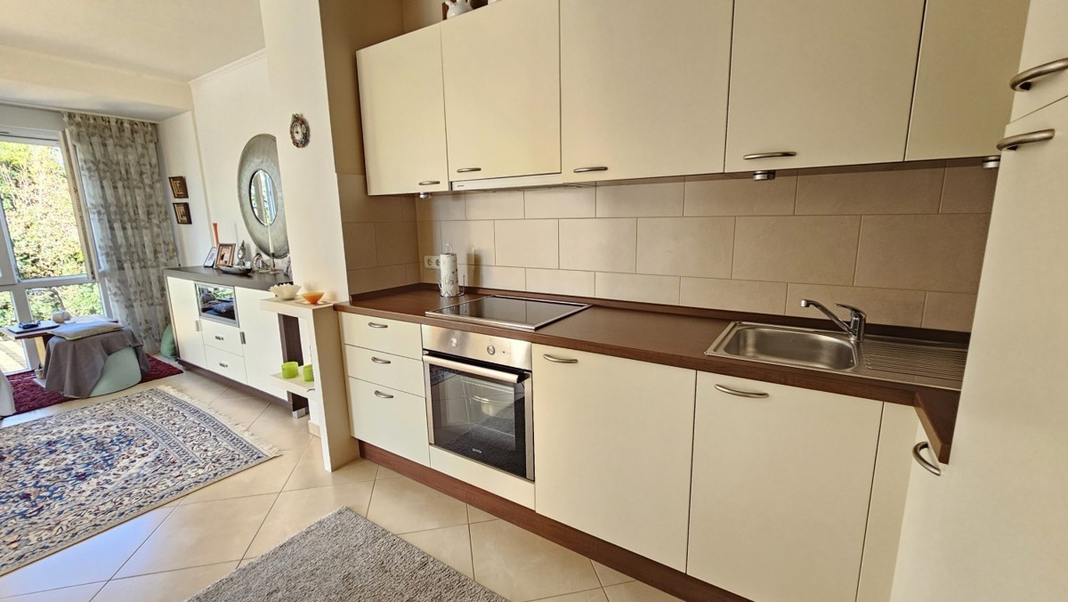 Casa bifamiliare con 2 appartamenti in vendita a Parenzo – 158 m², a 4 km dalla città e dal mare