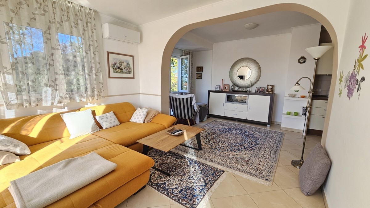 Casa bifamiliare con 2 appartamenti in vendita a Parenzo – 158 m², a 4 km dalla città e dal mare