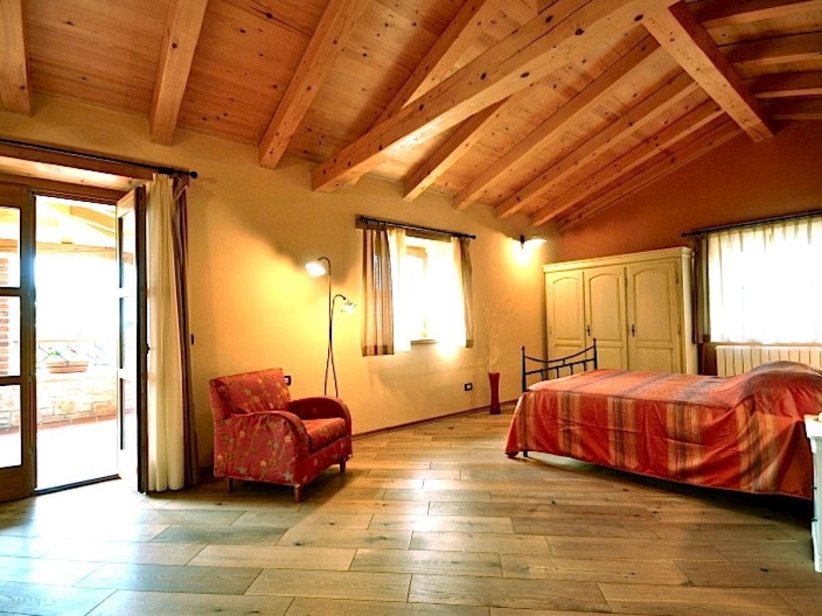 Villa in pietra con piscina e cucina estiva, a 14 km da Parenzo – Investimento ideale