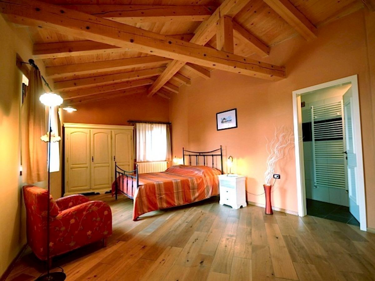 Villa in pietra con piscina e cucina estiva, a 14 km da Parenzo – Investimento ideale