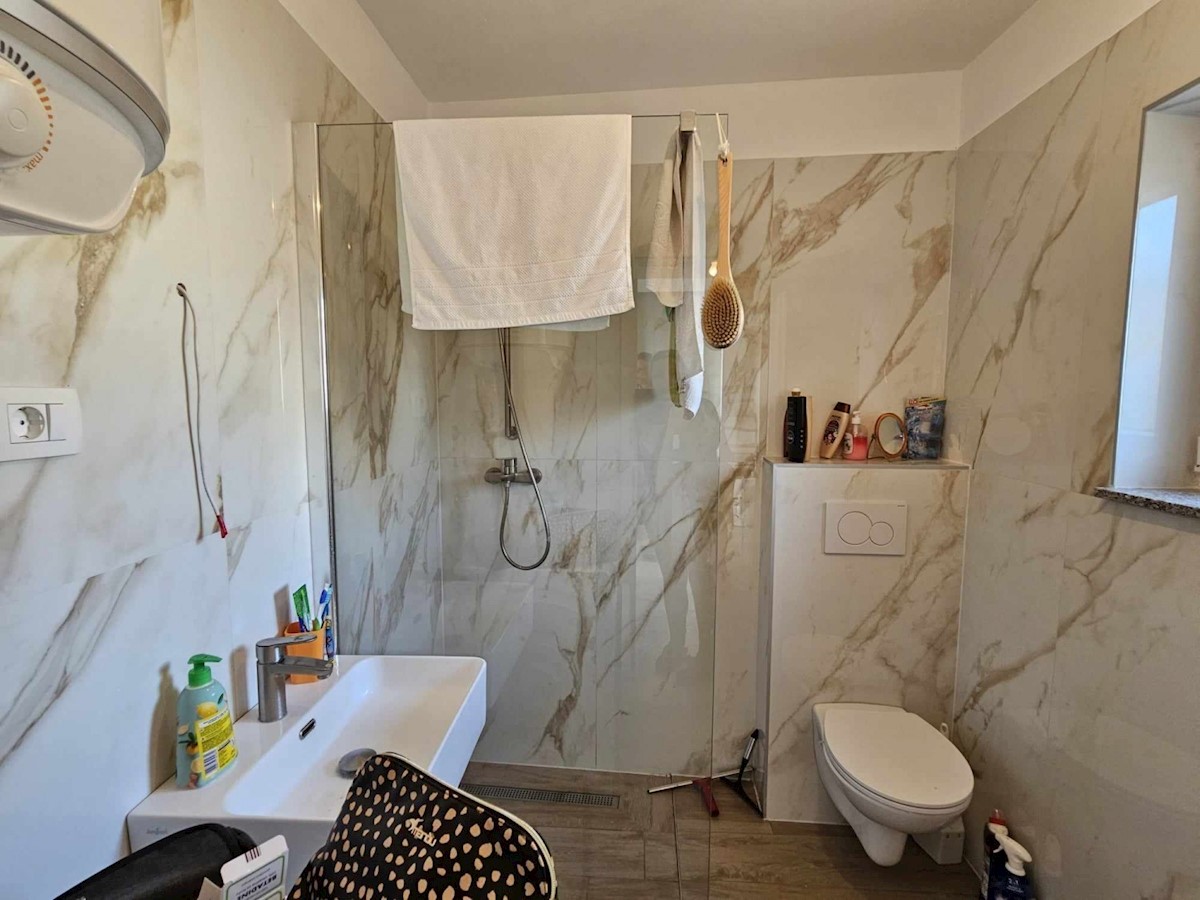 Casa in pietra ristrutturata vicino a Parenzo, vista mare