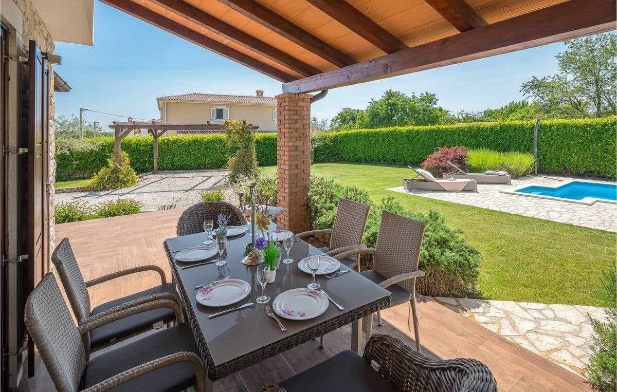 POREČ, casa singola con piscina vicino a Sveti Lovreč