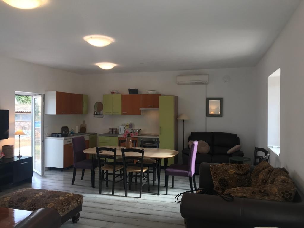 Vendesi – Due case in pietra con cortile e vista mare, vicino a Parenzo, Istria