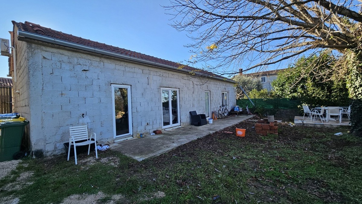 Vendesi – Due case in pietra con cortile e vista mare, vicino a Parenzo, Istria