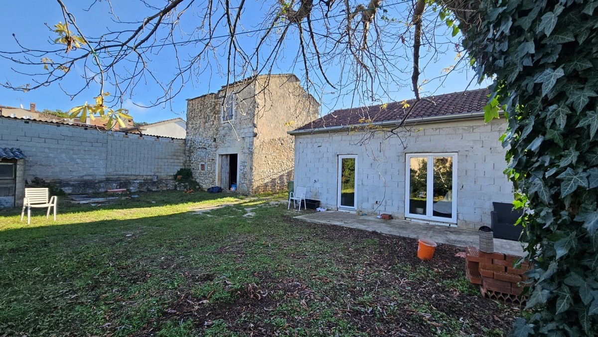 Vendesi – Due case in pietra con cortile e vista mare, vicino a Parenzo, Istria