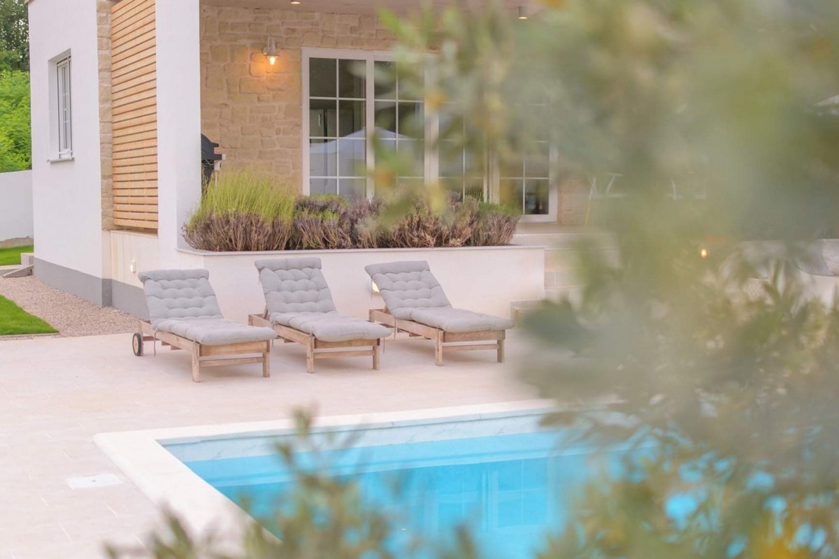 Bellissima Villa su Unico Piano con Piscina Riscaldata vicino a Labin – In Vendita