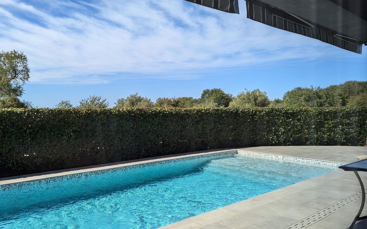 In vendita – Villa di lusso moderna a Poreč, a soli 500 m dal mare