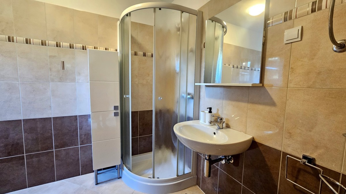 Casa con piscina e vista panoramica in vendita – Parenzo, Istria