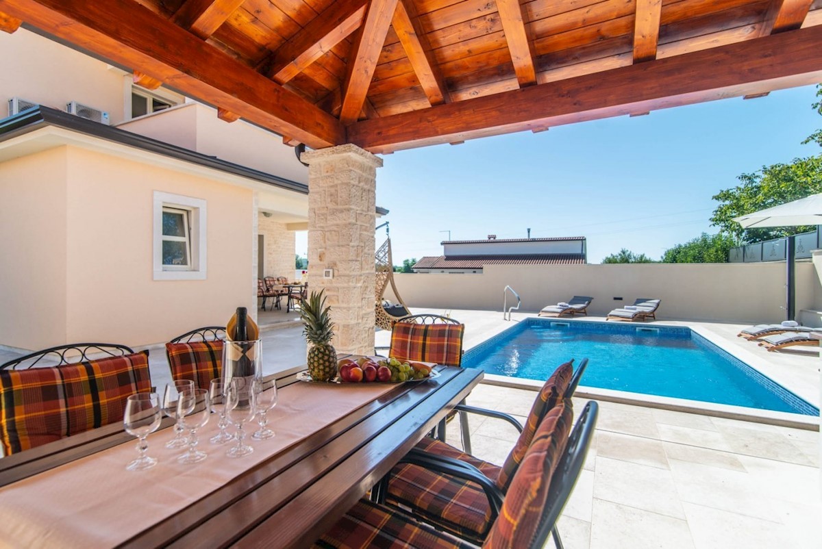 Villa con pisicina a Parenzo