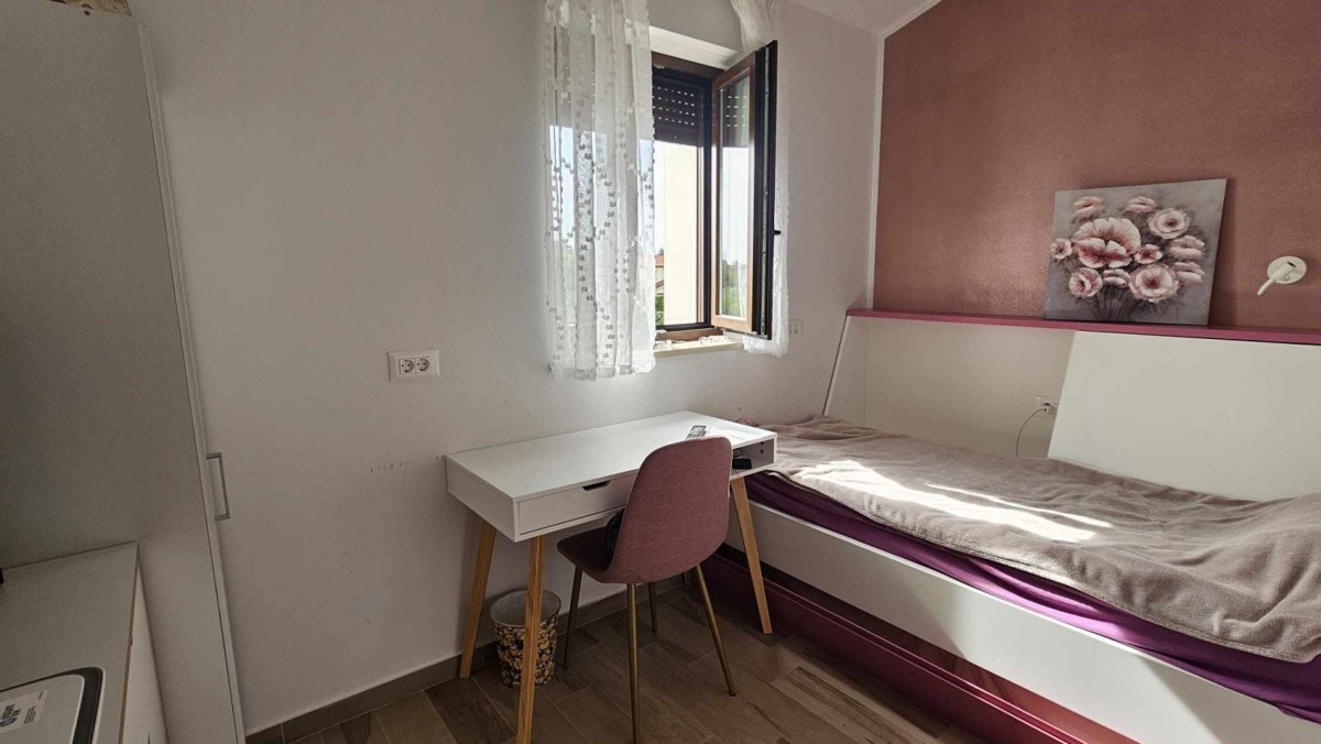 Kaštelir, casa con il giardino