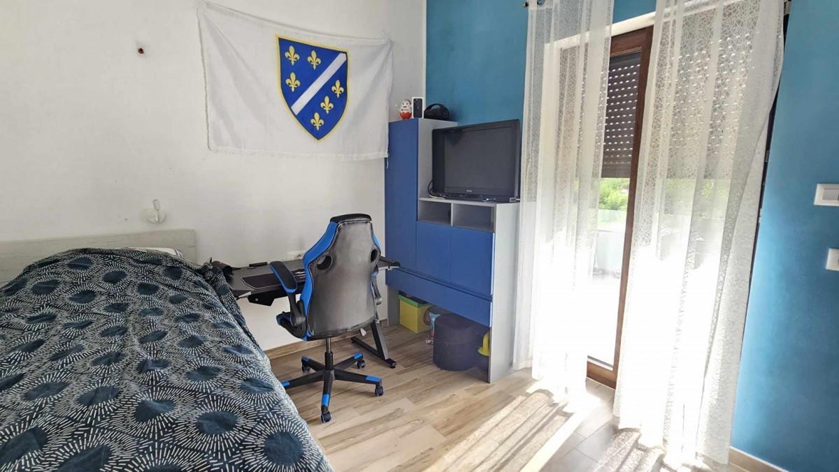 Kaštelir, casa con il giardino
